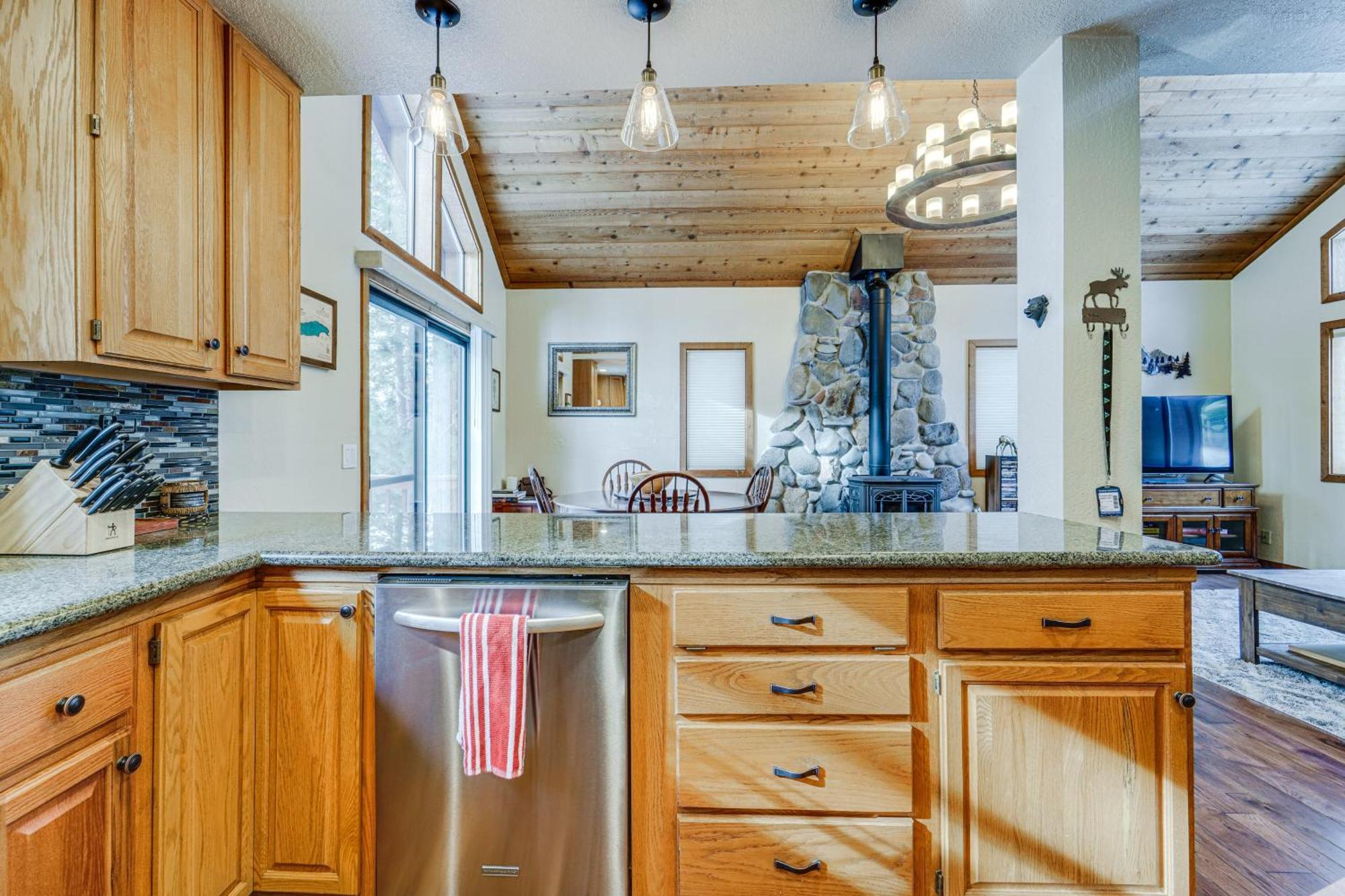 Family-Friendly Truckee Cabin In Tahoe Donner! Exterior photo